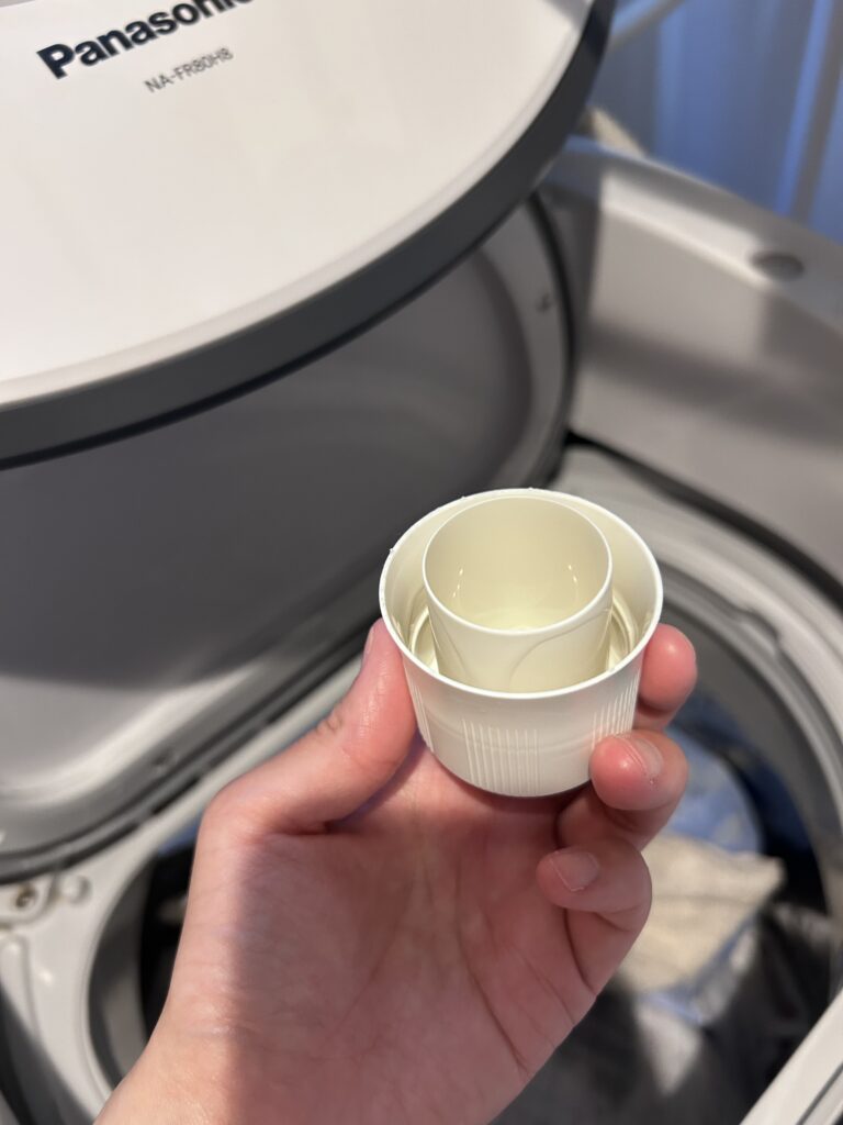 ecostore エコストア 洗剤投入後にキャップへ液が残る様子